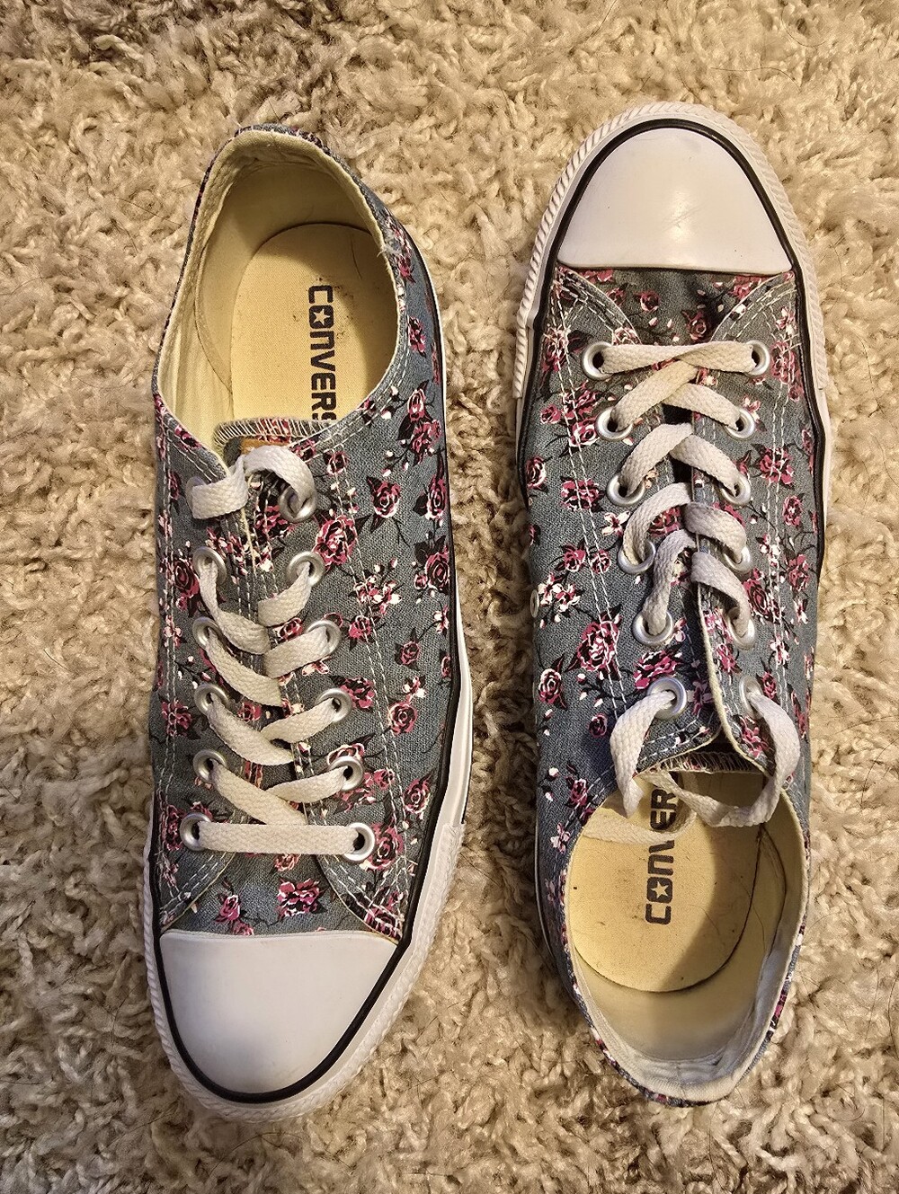 Women's Low Top Converse Sneakers with Floral Print. Size 10 - Picture 5 of 6